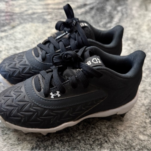 Under Armour Kids Black and White cleats Sneakers - Picture 1 of 3